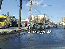 В Курске 28-летний водитель легковушки пострадал в ДТП с автобусом