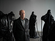 Умер скульптор Роберт Моррис