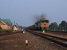 В Петергофе пожилая женщина попала под электричку