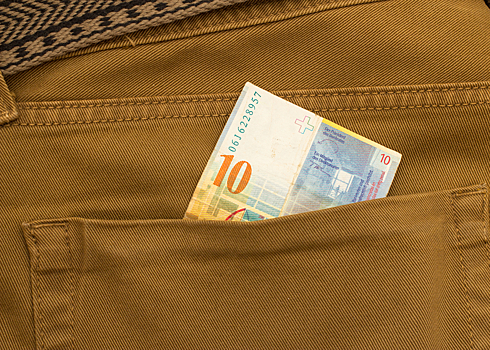10 швейцарских франков назвали "банкнотой года"