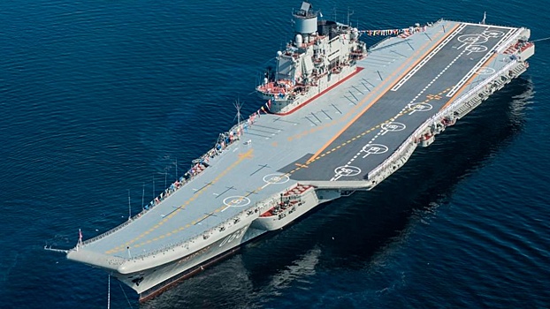 Авианосец "Адмирал Кузнецов" успешно поставили в док для ремонта