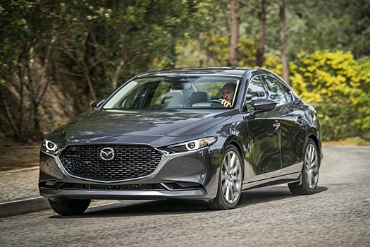 Седан Mazda3 подорожал, пока добирался до России