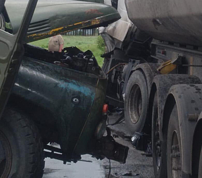 Очевидец: водителю грузовика оторвало ногу в результате ДТП на кузбасской трассе