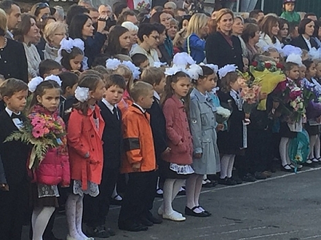 В Первомайске прошла торжественная линейка, посвященная Дню знани