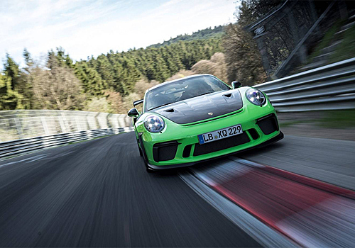Видео: самый мощный атмосферный Porsche очень быстро едет по Нюрбургрингу