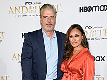 Папарацци сняли жену Криса Нота в слезах и без обручального кольца