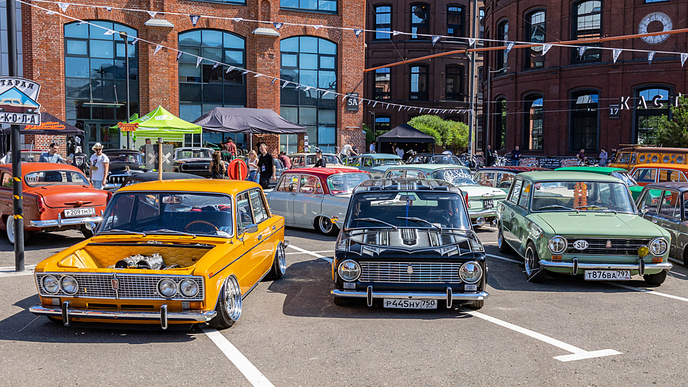 Автомобили советского производства были представлены всеми популярными марками и показали довольно большой диапазон стилевых направлений кастомайзинга.
