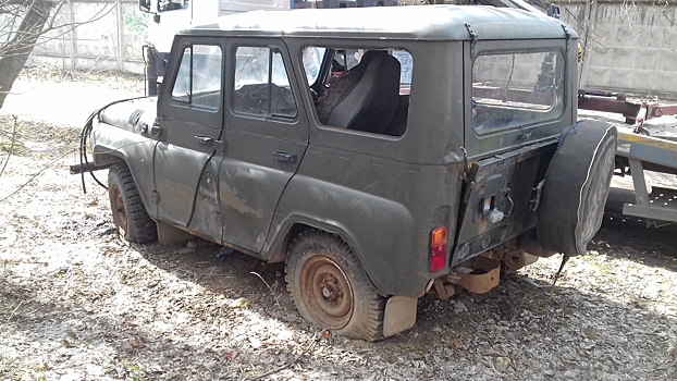 Пять брошенных машин обнаружено во дворах Отрадного во время рейда