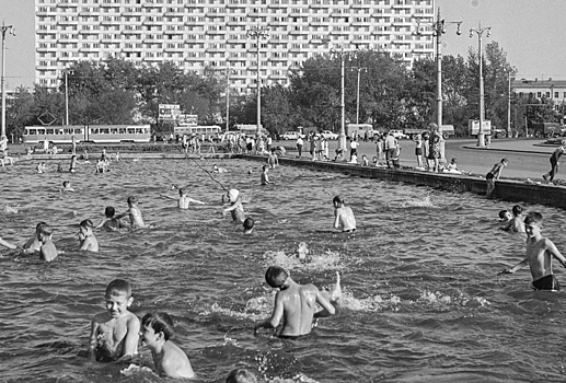 Москвичи вспомнили купание в городе под открытым небом