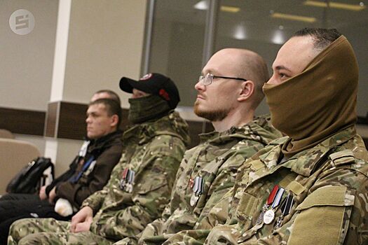 Бойцам ЧВК «Вагнер» торжественно вручили в Ижевске ветеранские удостоверения