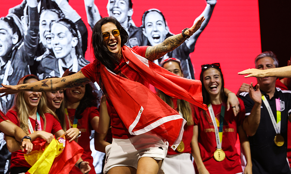Дженнифер Эрмосо во время празднования победы в женском чемпионате мира по футболу