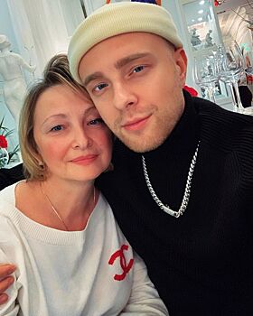 Егор Крид показала нежное фото с мамой и заявил, что чуть не стал молодым отцом