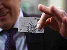 Россиян продолжают переводить на карту «Мир»