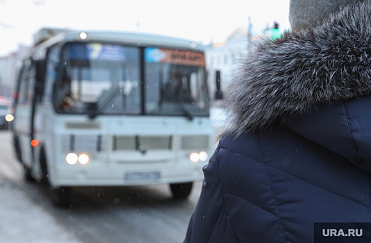 Автобус сбил пермяка возле поликлиники