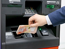 Банкоматы смогут принимать и выдавать обновленные банкноты в 100 и 5000 рублей