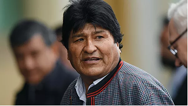 В Боливии преследуют адвоката Моралеса