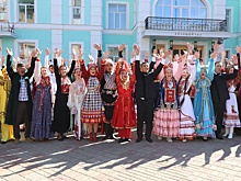 В Уфе в хороводе сошлись 300 человек в национальных костюмах