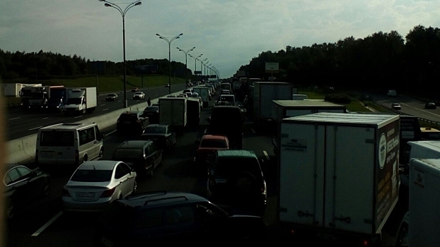 На востоке Москвы столкнулись 10 машин и образовалась гигантская пробка