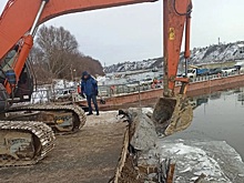 В Павлове начался демонтаж повреждённых конструкций наплавного моста через Оку