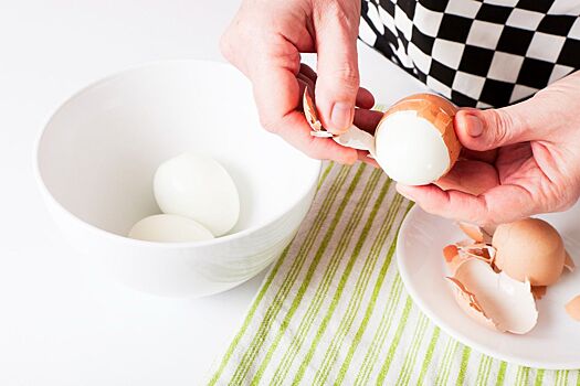 Почему яйца плохо чистятся от скорлупы после варки и как их правильно готовить, чтобы избежать этого