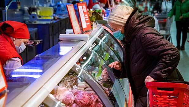 В Крыму дешевеют водка и пиво, но дорожают огурцы и бензин