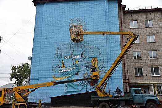 Граффити-портрет Винокурова появился на фасаде дома в Петропавловске