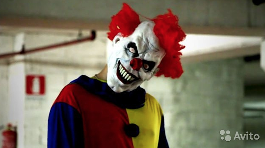 Кроме видов цирка странное объявление содержит фотографии жутковатых клоунов