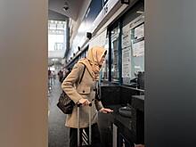 Пассажирка метро, напавшая на девушек в хиджабе, заплатит им компенсацию