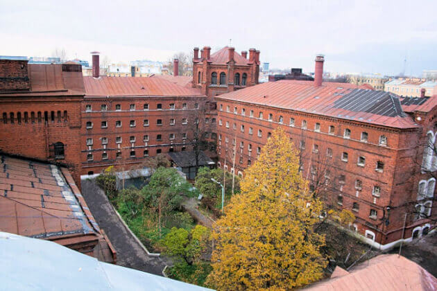 Студия Артемия Лебедева разработала фирменный стиль для «Крестов»