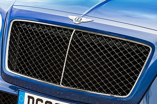 Mash: злоумышленники украли колеса от кроссовера Bentley Bentayga депутата Романа Кляйна