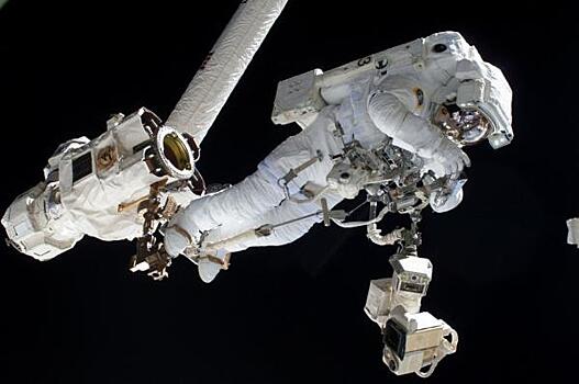 Российские космонавты могут выйти в открытый космос в американских скафандрах