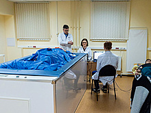 Запустить в "космос". Как невесомость помогает людям, страдающим болезнью Паркинсона