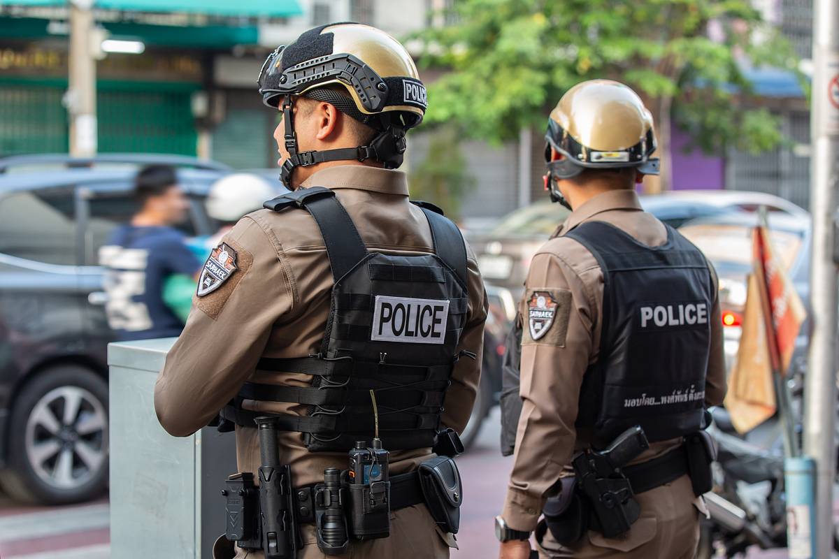 Водитель силой затолкал украинскую туристку в микроавтобус в Таиланде и изнасиловал