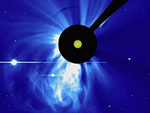 На Солнце зафиксирован крупный двойной взрыв неизвестной природы