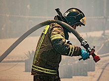 Пожар на нефтебазе в Феодосии продолжают тушить