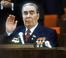 США Брежнева и Горбачёва, переходящие в овацию и долговую петлю