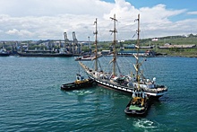 В Ванинском порту торжественно встретили парусное судно "Паллада"