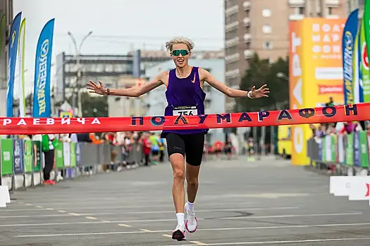 По Красному проспекту в Новосибирске пробежали 15 тысяч бегунов