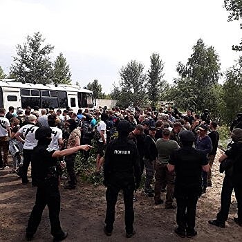 Неонацисты С14 схватились с полицией за детский лагерь под Киевом