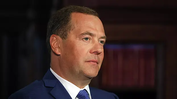 Медведев призвал консультироваться по гарантиям для Украины с Россией