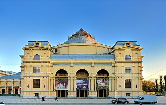 Возрождается театр "Мюзик-Холл" в Санкт-Петербурге