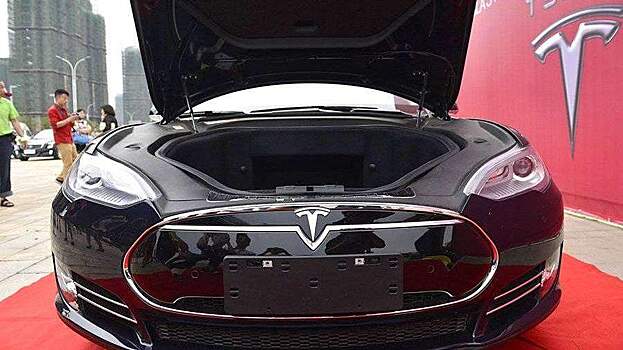 Автопилот Tesla трижды сбил модель ребенка