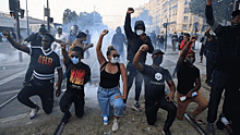 Французских демонстрантов встретили резиновыми пулями и газом