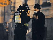 Латвийский публицист о комендантском часе: «Это просто истязание людей»