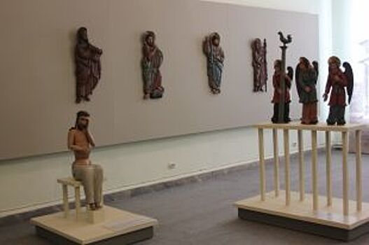 Деревянные боги. В омском музее Врубеля открылась новая выставка