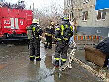 В Орске в многоквартирном доме на ул. Ялтинской произошел пожар