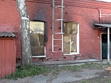 Полицейский вынес мужчину из горящей квартиры