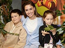 Агата Муцениеце показала, как тренируется с детьми от Павла Прилучного: «Всё это постанова»