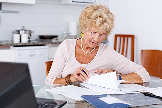 Эксперты рассказали, в каких сферах легче всего трудоустроиться пенсионерам