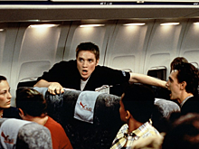 Стюардесса показала, как их готовят к экстренным ситуациям